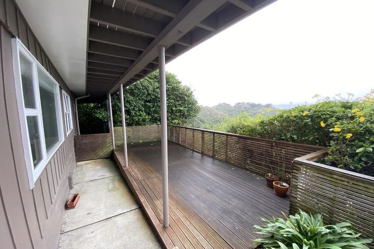 Photo of property in 54 Fortification Road, Karaka Bays, Wellington, 6022