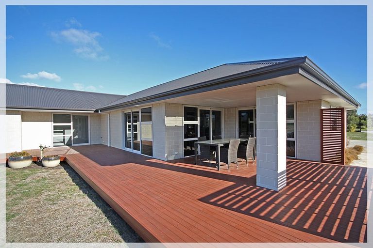 Photo of property in 15 Carex Grove, Foxton Beach, Foxton, 4815