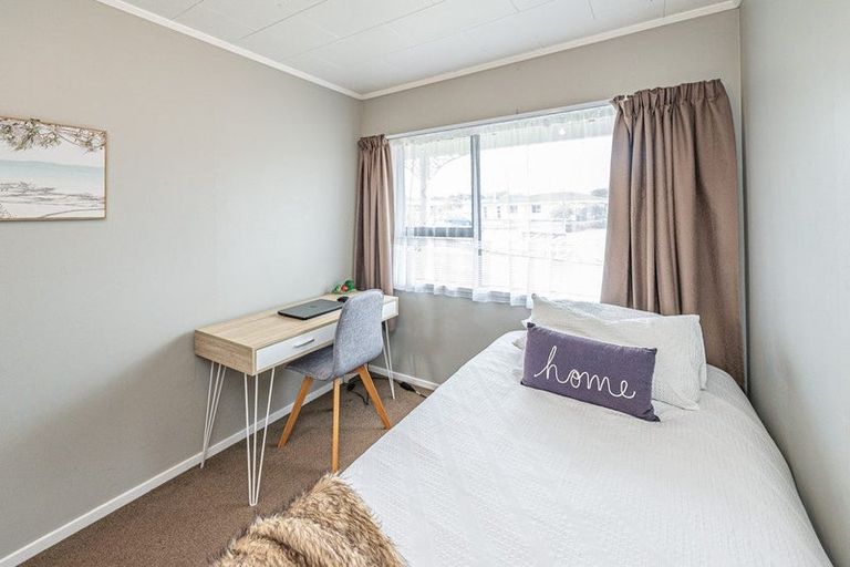 Photo of property in 18 Warwick Place, Springvale, Whanganui, 4501