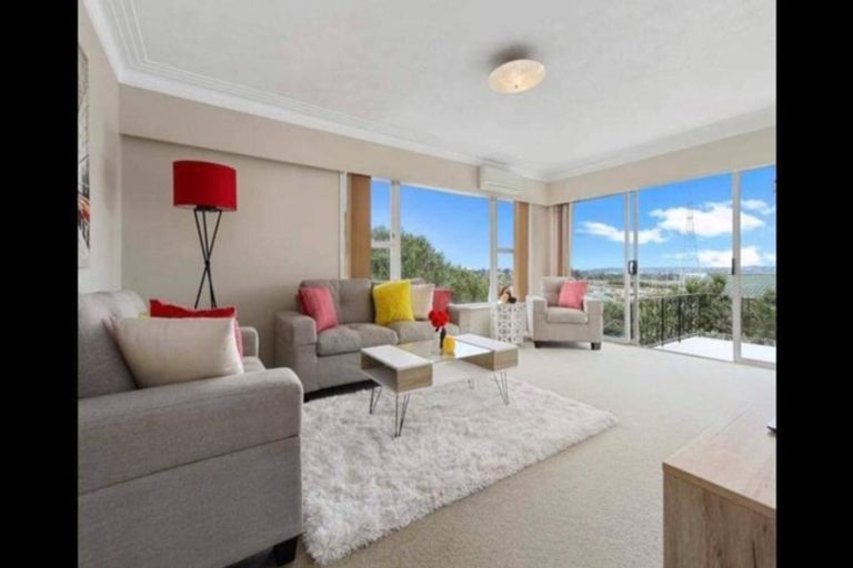 Photo of property in 82 Royal View Road, Te Atatu South, Auckland, 0610