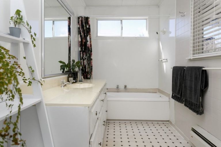 Photo of property in 50 Shepherd Road, Waipahihi, Taupo, 3330