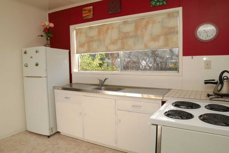 Photo of property in 33 Tui Road, Raumati Beach, Paraparaumu, 5032