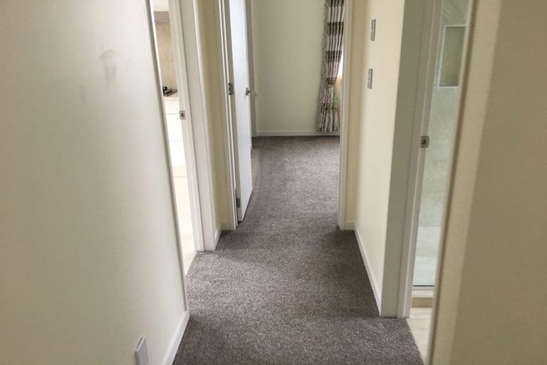 Photo of property in 8 Tawa Place, Orewa, 0931