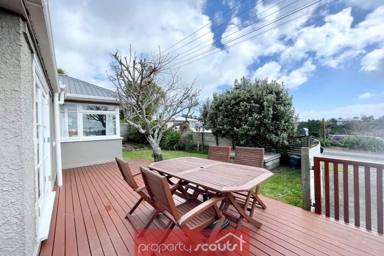 Photo of property in 10 Moana Crescent, Blagdon, New Plymouth, 4310