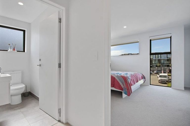 Photo of property in 15 Carder Court, Hobsonville, Auckland, 0618