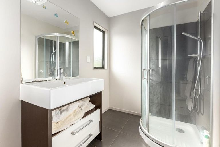 Photo of property in 10 Fiordland Place, Aotea, Porirua, 5024