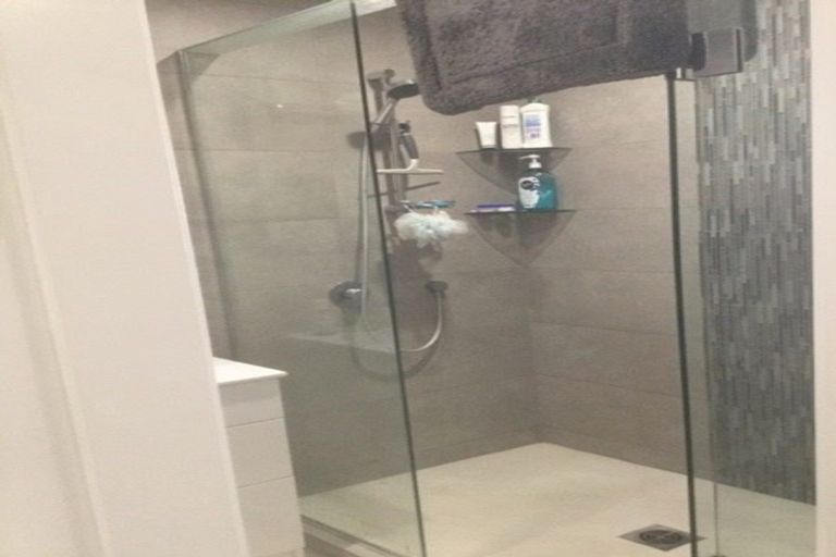 Photo of property in 35 Riverglade Parkway, Te Atatu South, Auckland, 0610