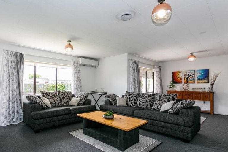 Photo of property in 1 Durham Drive, Havelock North, 4130