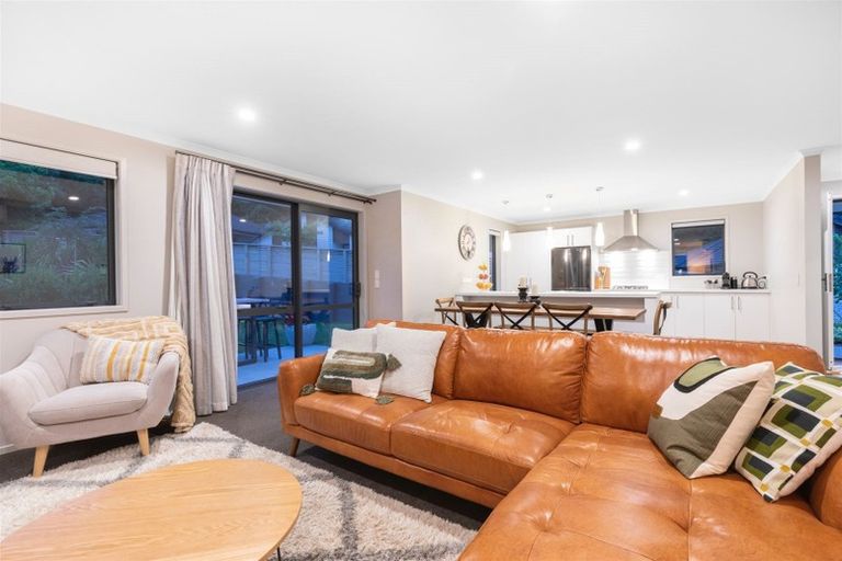 Photo of property in 31 Mooring Close, Whitby, Porirua, 5024