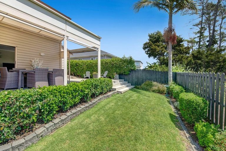 Photo of property in 7 Kingtide Place, Red Beach, 0932