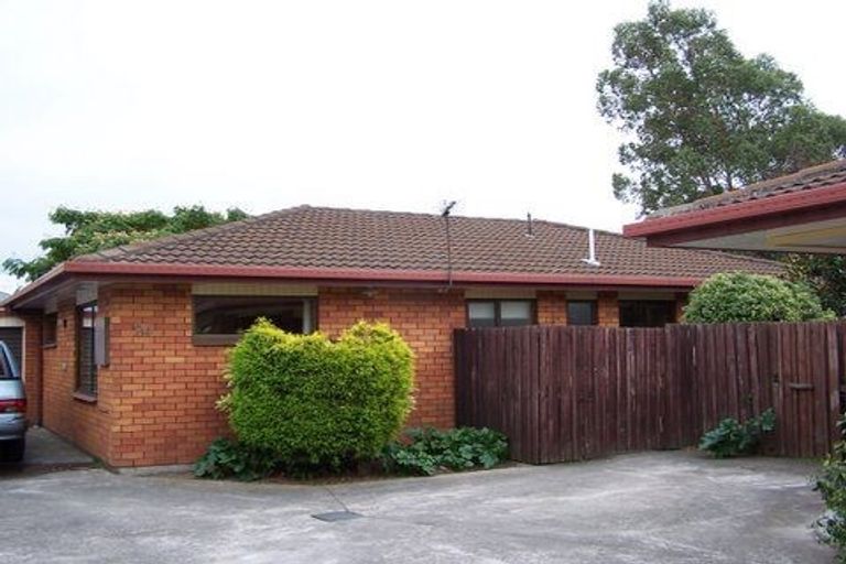 Photo of property in 1/24 Sawtell Place, Northcote, Christchurch, 8052