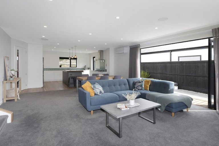 Photo of property in 27 Long Acre Drive, Cracroft, Christchurch, 8022