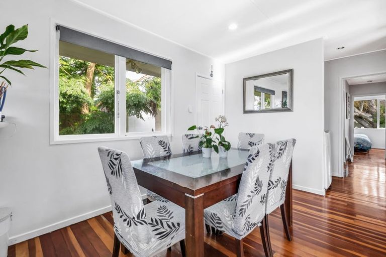 Photo of property in 8 Tawa Place, Waiuku, 2123