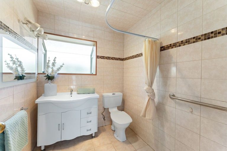 Photo of property in 166 Queenspark Drive, Parklands, Christchurch, 8083