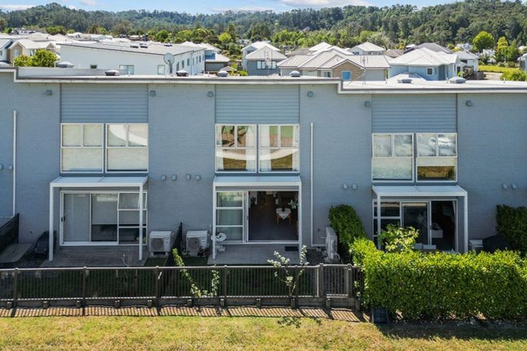 Photo of property in 7 Briddock Way, Swanson, Auckland, 0614
