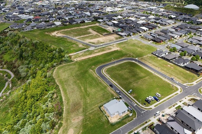 Photo of property in 37 Tasker Crescent, Pyes Pa, 3112