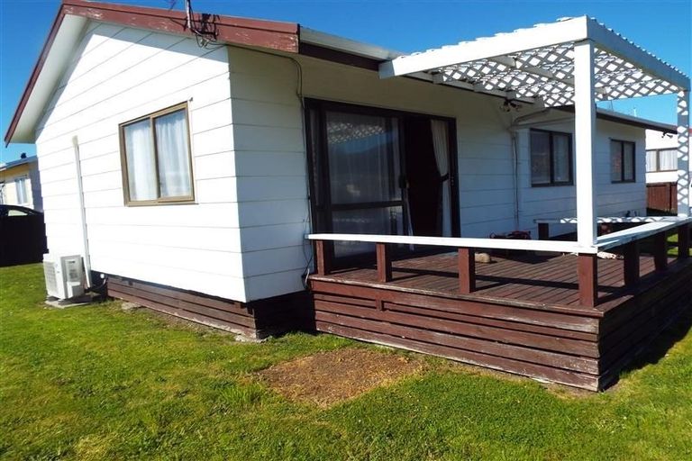 Photo of property in 17 Ngahu Street, Fairy Springs, Rotorua, 3015