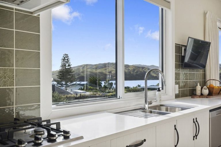 Photo of property in 53 Seaview Road, Paremata, Porirua, 5024