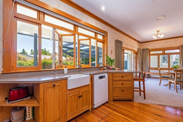 Photo of property in 379 Featherston Street, Palmerston North, 4414