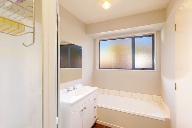 Photo of property in 8 Carinya Lane, Heathcote Valley, Christchurch, 8022