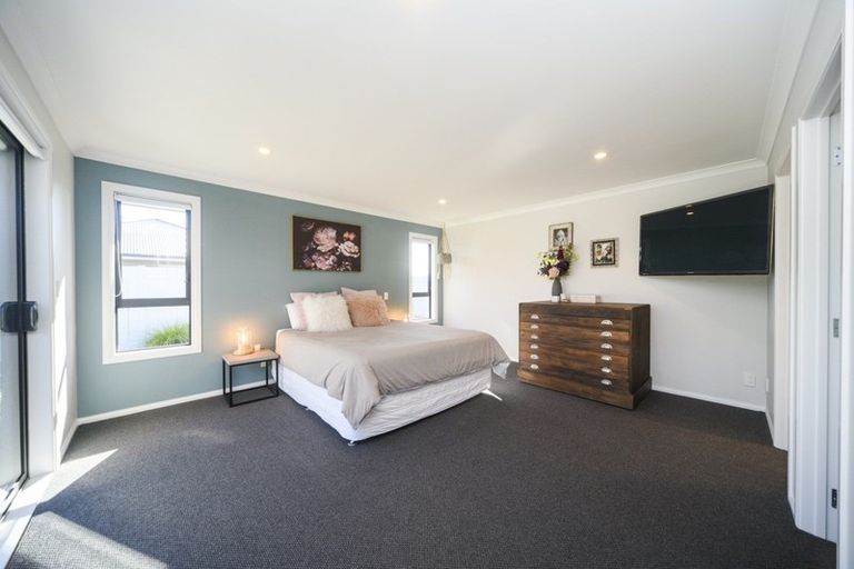 Photo of property in 25 Trump Place, Kelvin Grove, Palmerston North, 4414