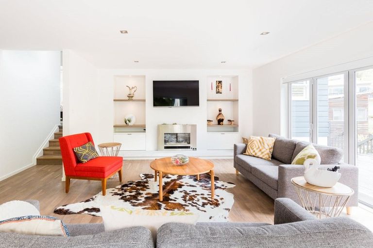 Photo of property in 1/11 Garmons Way, Castor Bay, Auckland, 0620