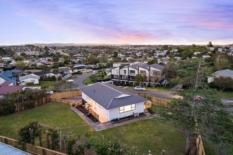 Photo of property in 6 Crosby Road, West Harbour, Auckland, 0618