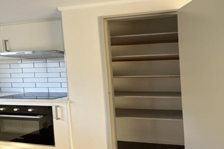 Photo of property in 2/523 Glenfield Road, Glenfield, Auckland, 0629