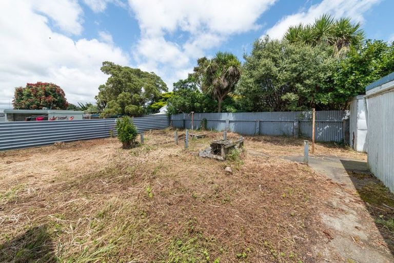 Photo of property in 52 Halswell Crescent, Westbrook, Palmerston North, 4412