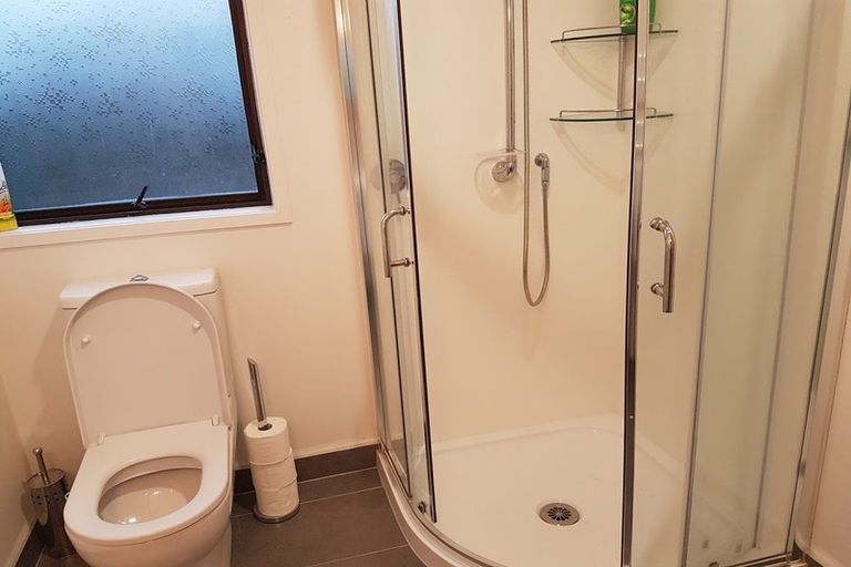 Photo of property in 2/10 Tiri View Place, Waiake, Auckland, 0630