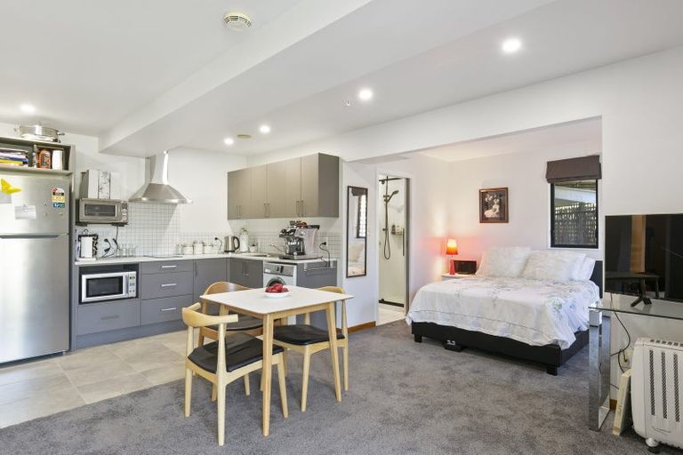 Photo of property in 19 George Gee Drive, Korokoro, Lower Hutt, 5012