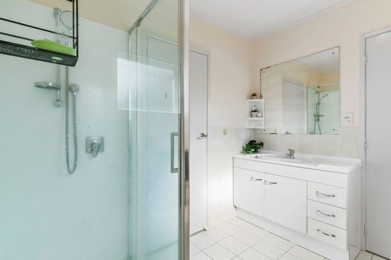 Photo of property in 20 Arosa Place, Forrest Hill, Auckland, 0620