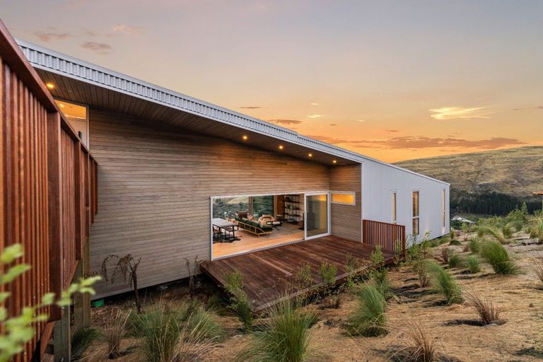 Photo of property in 1 Oxenhope Road, Richmond Hill, Christchurch, 8081