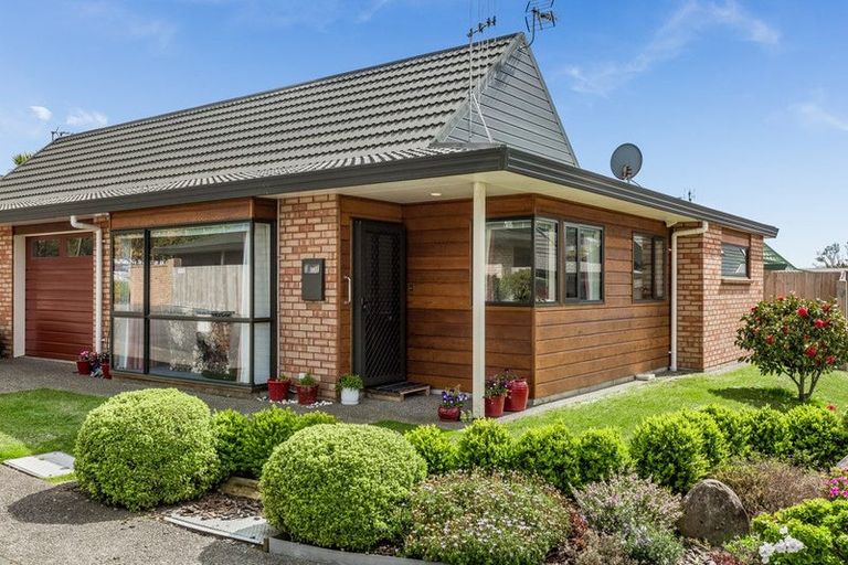 Photo of property in Redwood Village, 2/42 Main Road, Tawa, Wellington, 5028