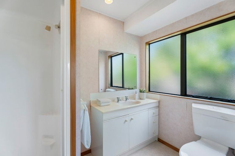 Photo of property in 24 Bayside Drive, Browns Bay, Auckland, 0630