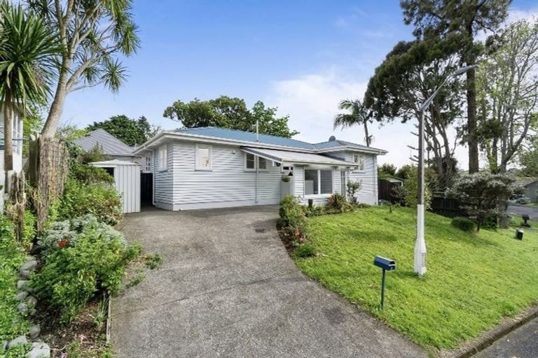 Photo of property in 2 Serwayne Place, Sunnyvale, Auckland, 0612