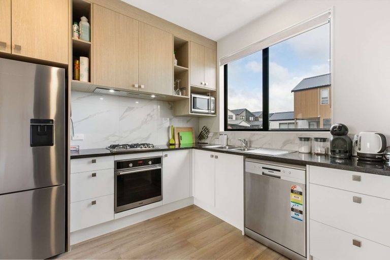 Photo of property in 43 Walsh Road, Papakura, 2110