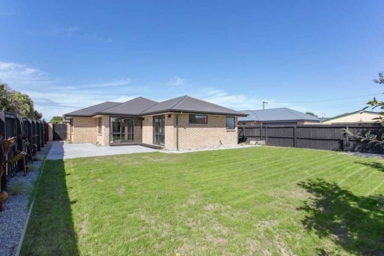 Photo of property in 59 Palmers Road, New Brighton, Christchurch, 8083