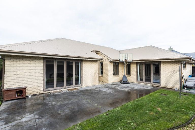 Photo of property in 15 Sovereign Gardens, Halswell, Christchurch, 8025