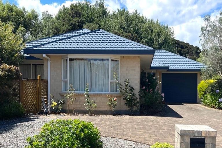 Photo of property in 74 Weggery Drive, Waikanae Beach, Waikanae, 5036