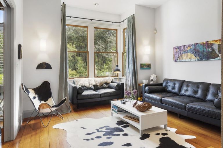 Photo of property in 43 Grove Road, Kelburn, Wellington, 6012