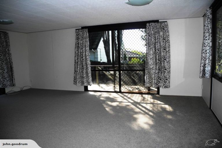 Photo of property in 1/5 Compass Place, Te Atatu Peninsula, Auckland, 0610