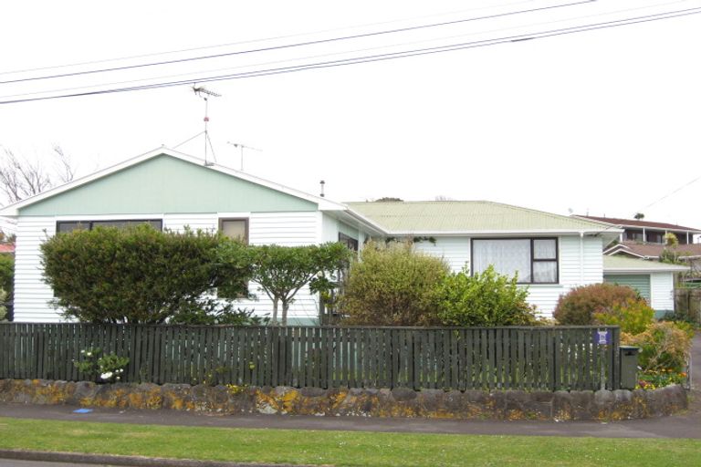 Photo of property in 18 Kauri Street, Merrilands, New Plymouth, 4312