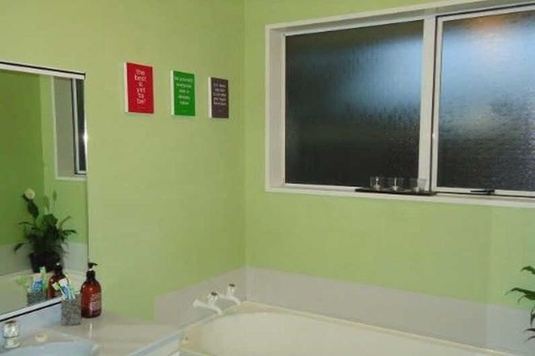 Photo of property in 1/30 Takaro Avenue, Sockburn, Christchurch, 8042