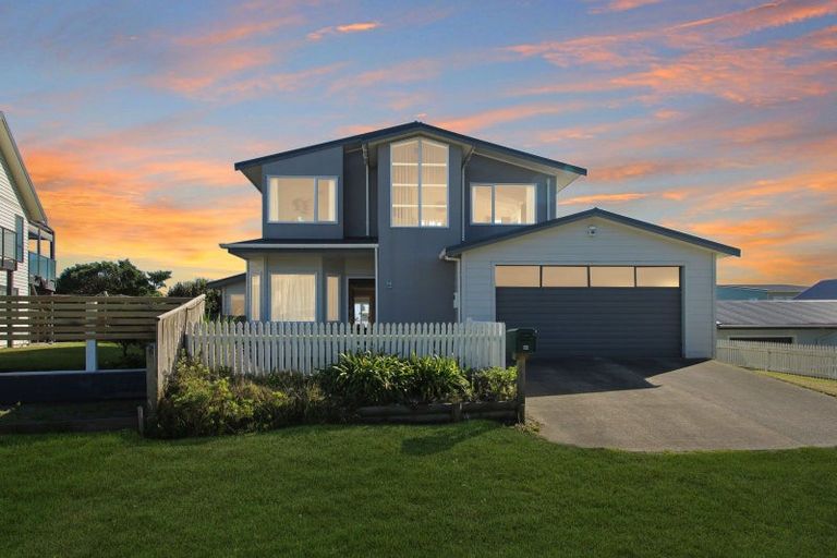 Photo of property in 34 Nelson Street, Foxton Beach, Foxton, 4815