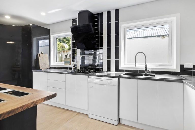 Photo of property in 18 Mahoe Street, Eastbourne, Lower Hutt, 5013