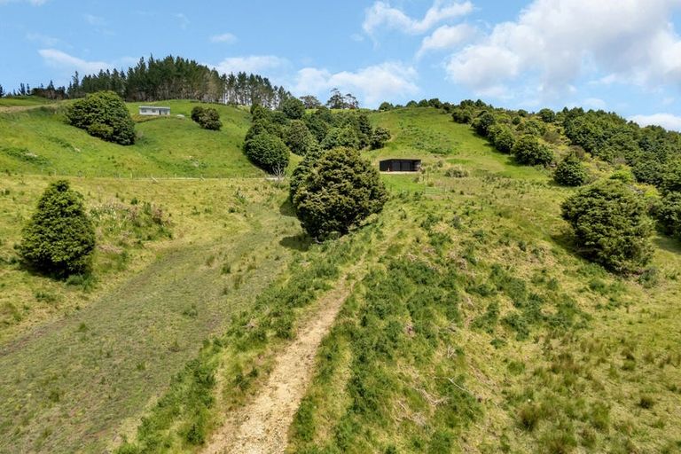 Photo of property in 2568e Paparoa-oakleigh Road, Paparoa, 0571