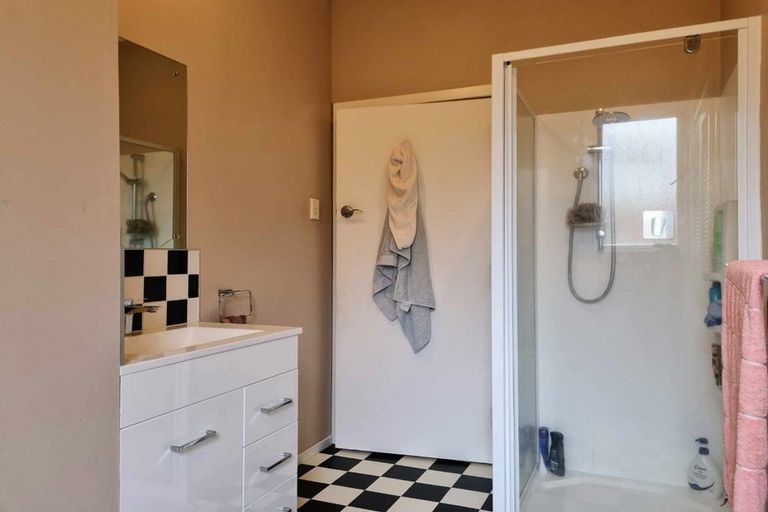 Photo of property in 292 Huatoki Street, Upper Vogeltown, New Plymouth, 4310