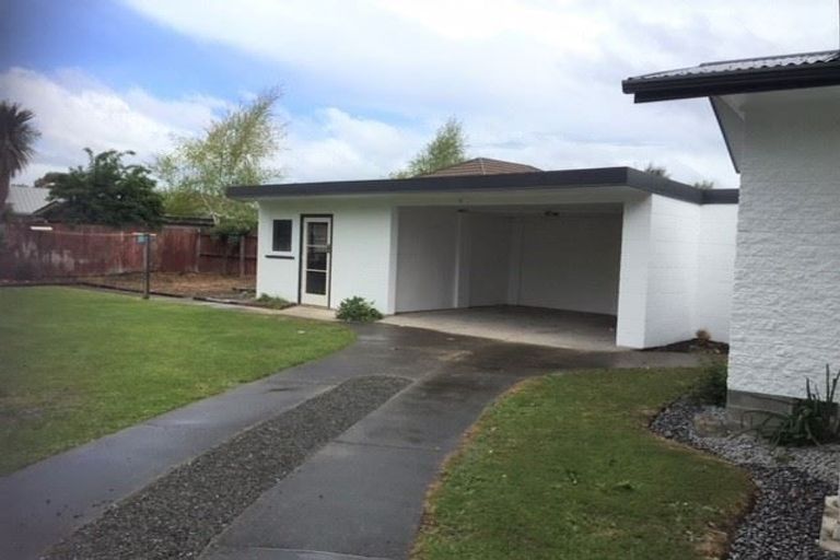 Photo of property in 72 Withells Road, Avonhead, Christchurch, 8042
