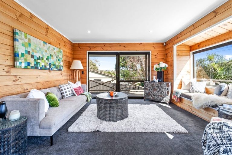 Photo of property in 1/80 Browns Bay Road, Rothesay Bay, Auckland, 0630